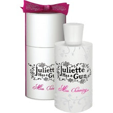Juliette는 Miss Charming EDP 총 100ml를 가지고 있습니다.