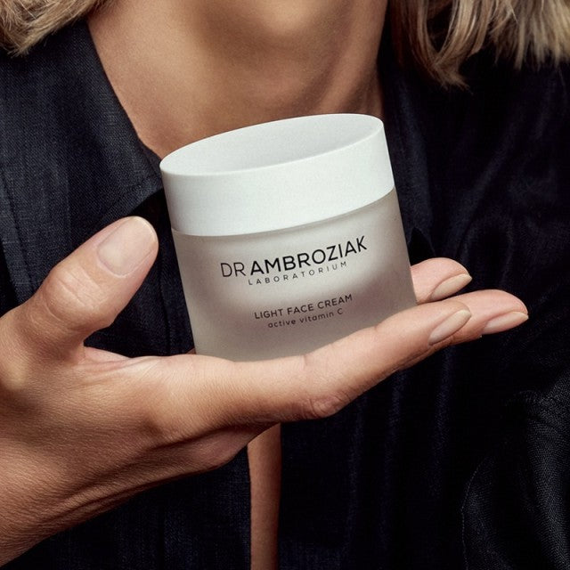 Crema viso idratante da giorno con vitamina C Dr Ambroziak Laboratorium Light crema viso 50 ml