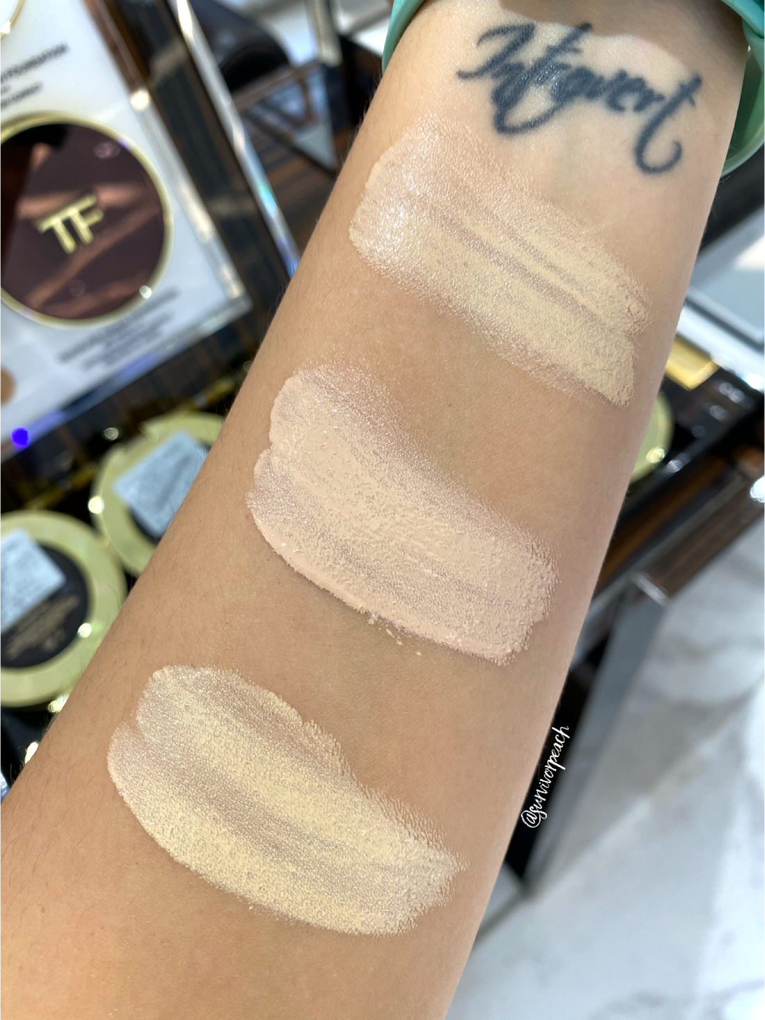 Tom Ford Shade and Illuminate Soft Radiance 0.5 Porcellana 30 ml — Fondotinta SPF 50
