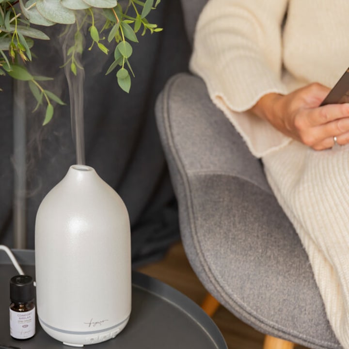 Aromadiffusore in ceramica ad ultrasuoni, bianco Fagnes Relax Om Aroma Diffuser