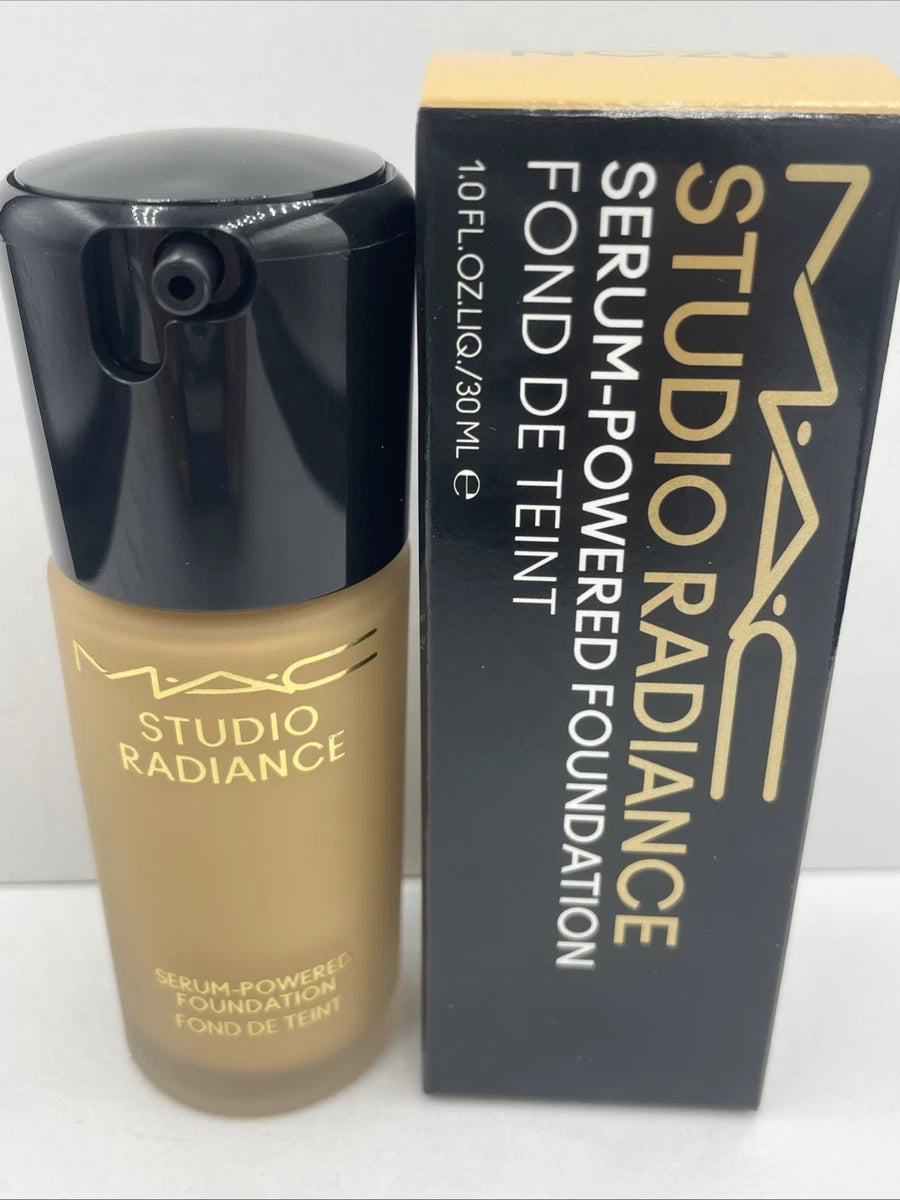 MAC Cosmetics Studio Radiance Serum Powered Foundation — fondotinta idratante 30 ml - Tonalità: NC20
