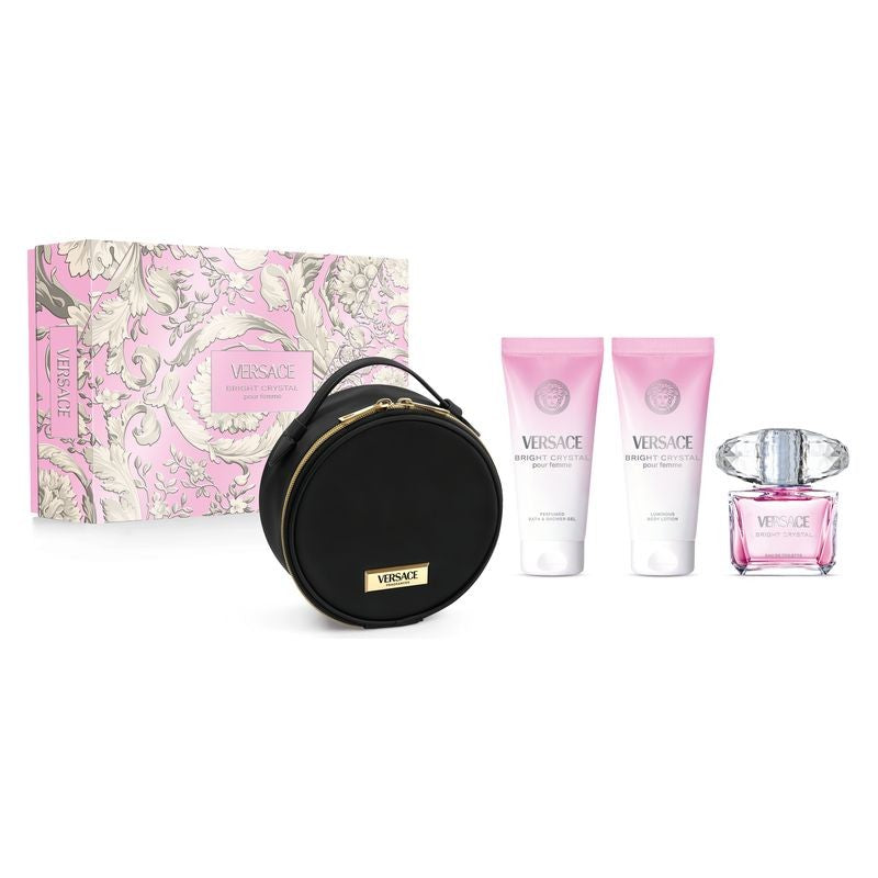 Lahjasetti Versace Bright Crystal, joka sisältää Eau de Toilette 90 ml, vartalovoiteen 100 ml, suihkugeelin 100 ml ja kosmetiikkalaukun 90 ml. 